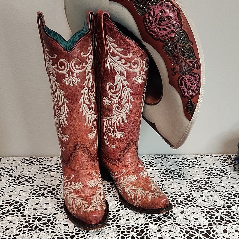 Corral Women's Distressed Leather Boots Size 9 Intricate Floral Embroidery